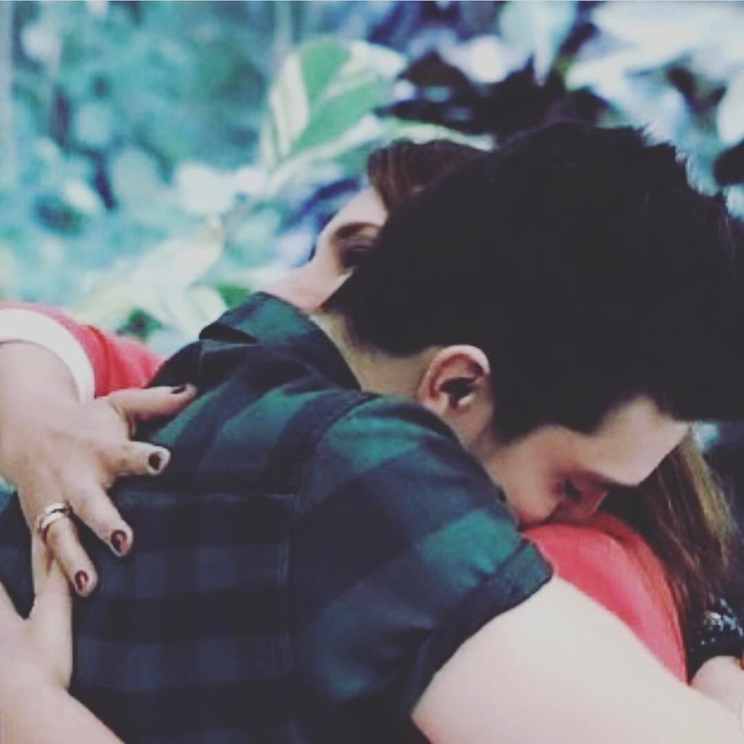 Luan Santana postou uma imagem abraçado com a mãe:

— Te amo mãe. Obrigado. Por tudo!

