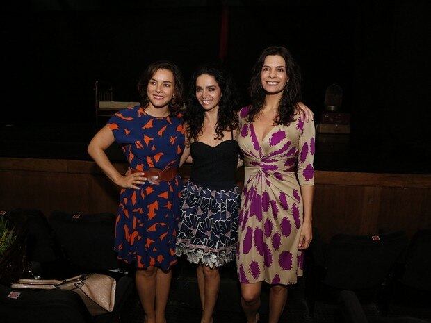 Regiane Alves, Claudia Ohana e Helena Ranaldi agradeceram ao carinho do público presente

ASSISTA: Fique por dentro dos bafos dos famosos

Votação oficial: Quem você quer que continue na Fazenda?