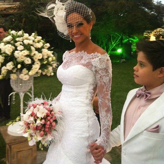 Mayra Cardi: mulher de família    

Quando saiu do BBB9, Mayra até que se jogou na vida de ex-reality. A bela fez presenças, campanhas, participou de programas de TV, ficou com famosos, mas cansou dessa vida. Quando conheceu o empresário Greto Guarize, Mayra revelou que não tinha mais vontade de exibir o corpão, queria se casar, cuidar da família e tudo mais. Em sua última entrevista ao R7, ela revelou que planejava ser mamãe de novo e que poderia usar uma barriga solidária
