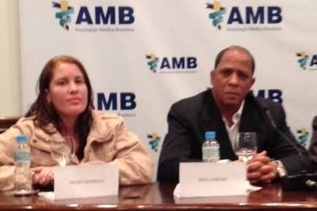 Cubanos Raul e Okanis abandonam Mais Médicos nesta terça