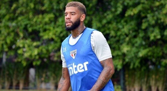 JÚNIOR TAVARES — Lateral-esquerdo estreou profissionalmente no Grêmio, em 2015, mas chegou ao São Paulo em 2016 para atuar na base e foi promovido só em 2017. Fez 52 jogos pelo clube, mas teve problemas de indisciplina e acabou emprestado. Após passagem pela Sampdoria, hoje está no Portimonense e ainda pode retornar