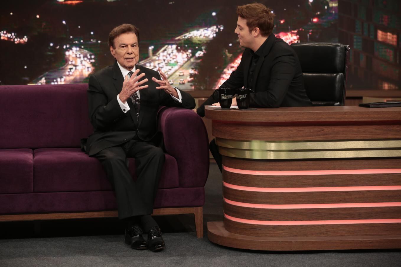 Agnaldo conta que certa vez, escapou da morte ao passar sua passagem de avião a outra pessoa. “Cheguei no aeroporto e não quis embarcar, decidi voltar de carro”. Pouco tempo depois, o cantor descobriu que a aeronave havia sofrido um acidente sem sobreviventes
