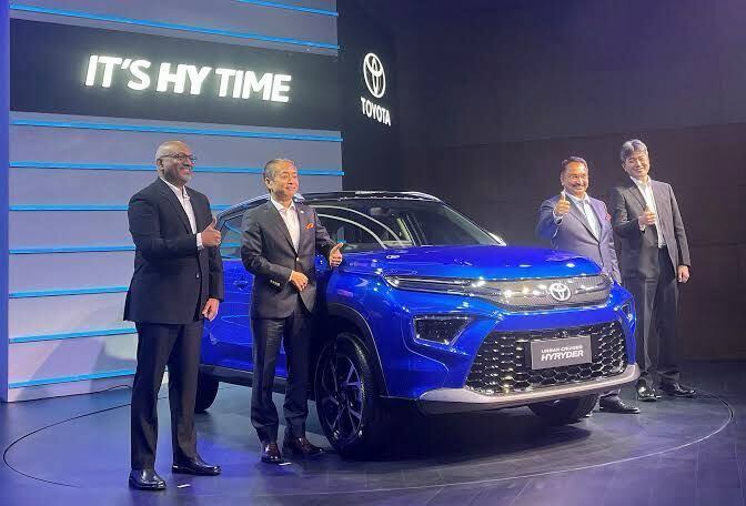 Executivos da Toyota e da Kirloskar