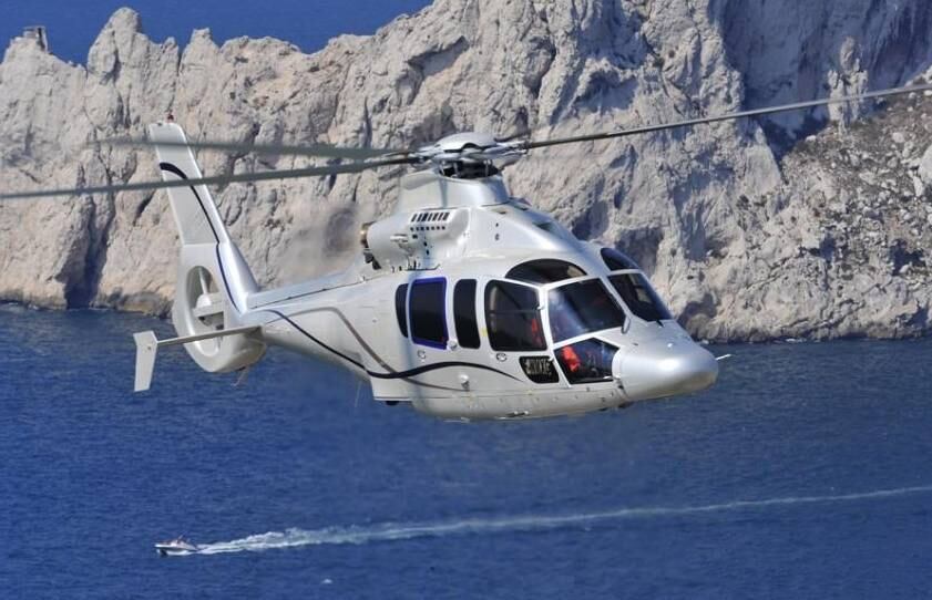 Fabricado pela alemã DaimlerChrysler Aerospace e pela francesa Aerospatiale, em consórcio, o EC-155 pode transportar até 12 passageiros, cada um com assento próprio