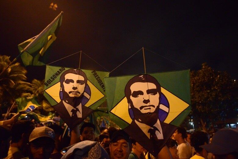 Eleitores comemoram vitória de Bolsonaro