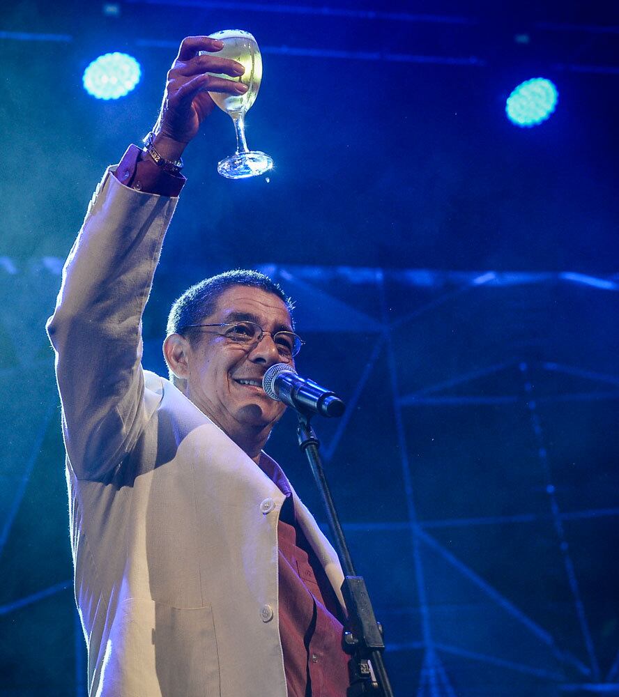 Zeca até brindou com a plateia do Espaço das Américas, local onde aconteceu o show

Acesse o R7 Play e assista à programação da Record quando quiser
