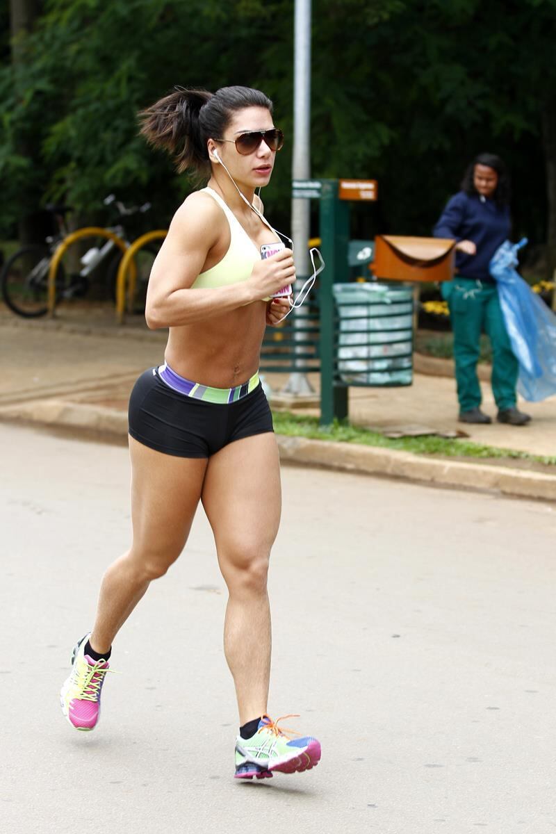 Graciella exibiu seu corpo em forma