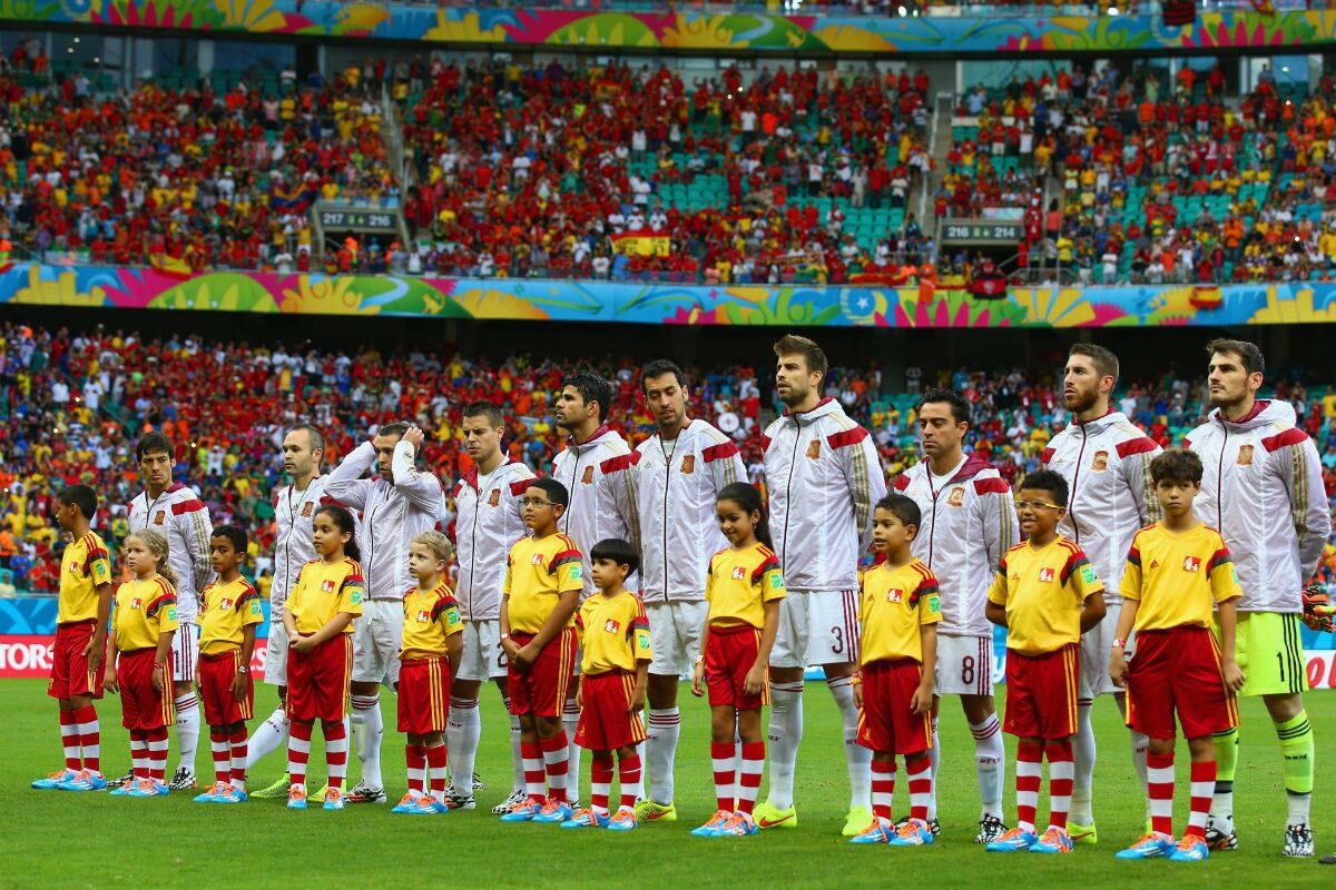 Por fim, ainda que o fracasso no Brasil tenha sido enorme, alguns jogadores devem permanecer na seleção espanhola. É o caso dos zagueiros Sergio Ramos e Piqué, além do meia Andrés Iniesta. Os laterais César Azpilicueta, Jordi Alba e Juanfran Torres também devem permanecer, assim como Juan Mata e Pedro Rodríguez. Resta saber até onde esta mistura de gerações levará a "Fúria" nos próximos anos