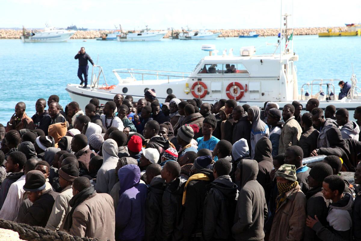 Autoridades italianas resgatam mais de 2.100 imigrantes vindos da África