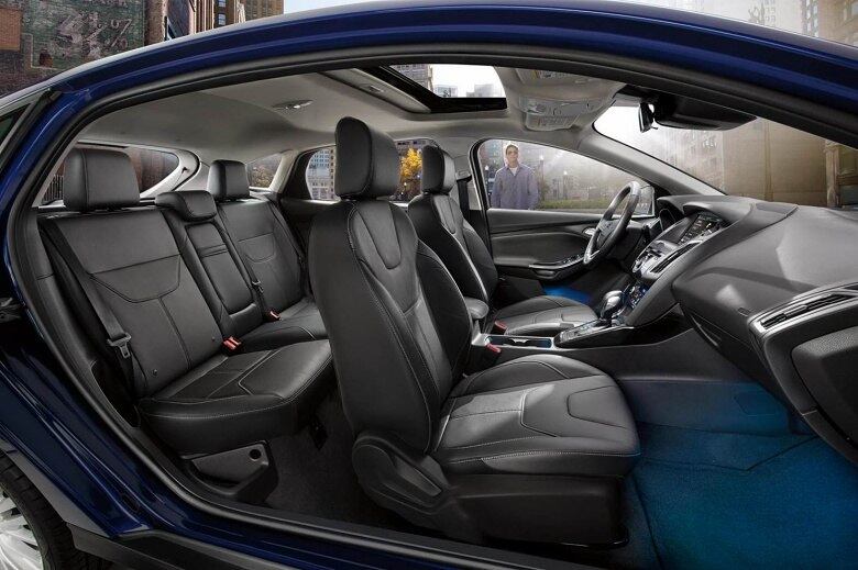 O reflexo desta mudança de comportamento pode ser vista na versão intermediária SE Plus (R$ 71.900). Esta passa a vir de fábrica com revestimento em couro nos bancos, air bags laterais (além dos frontais obrigatórios), sensor de obstáculos traseiro, ar-condicionado de duas zonas e controle de cruzeiro com comandos no volante