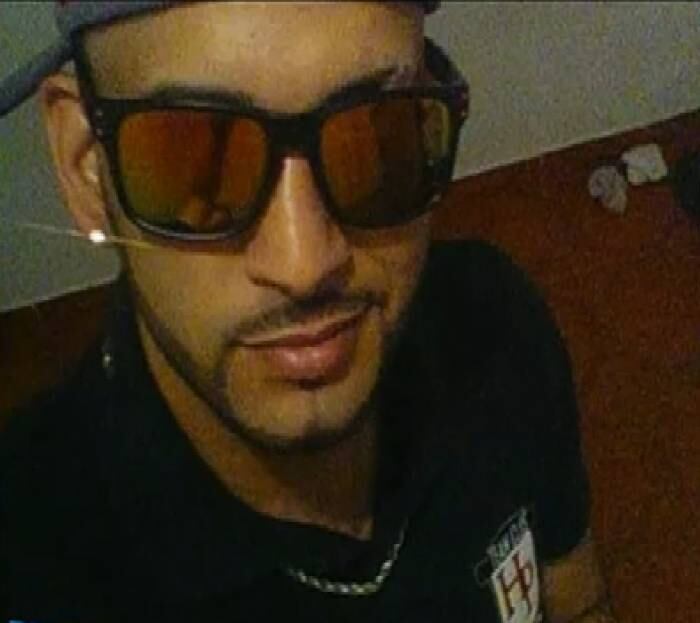 A
mulher, então, teria rejeitado as investidas de Mudinho — que reagiu com violência
contra o marido dela na casa onde o casal vivia, no bairro Nova Esperança.
Durante a briga, o suspeito afirmou que o desacordo não terminaria ali