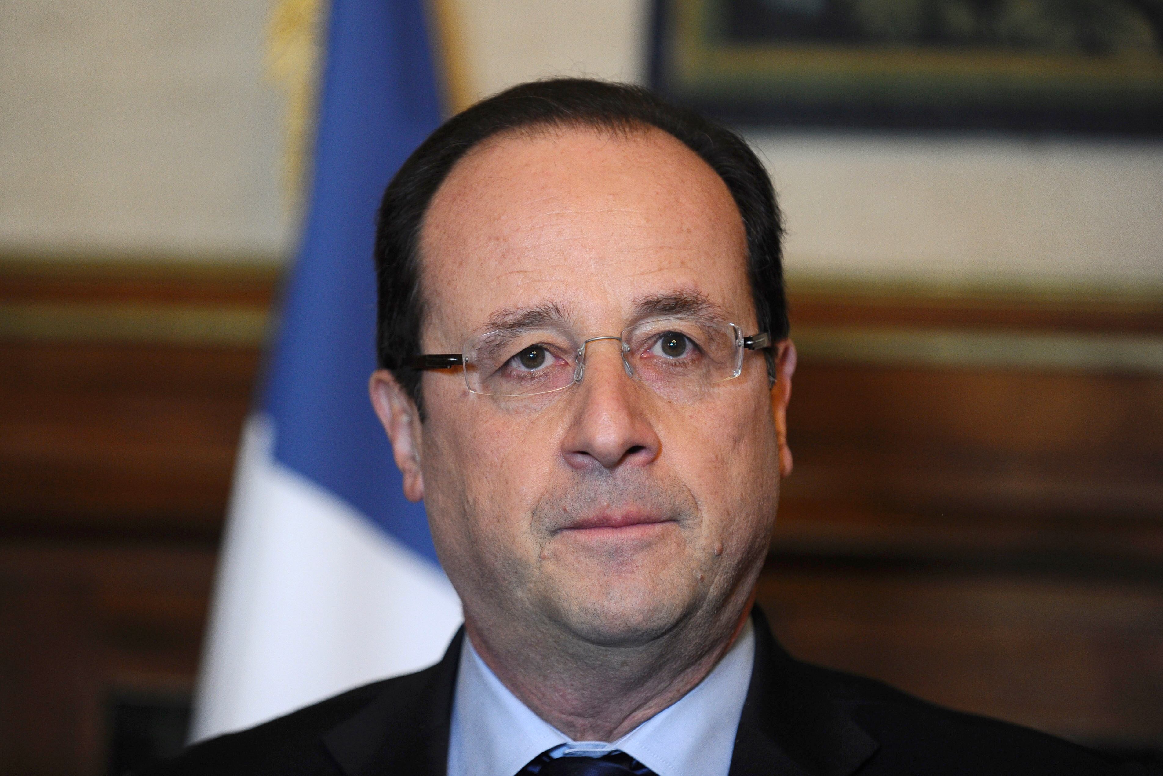 Segundo a pesquisa, 56% dos entrevistados que reprovaram o primeiro ano do governo Hollande disseram ter votado nele no primeiro e no segundo turno das eleições presidenciais