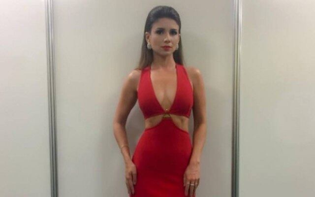 Paula Fernandes é mais uma famosa que impressiona com sua silhueta