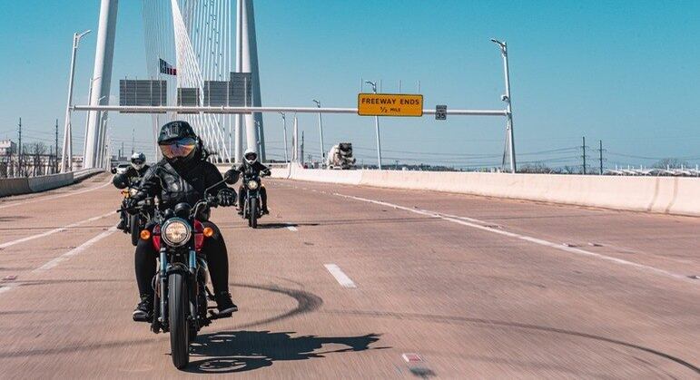 Preços não incluem frete e a moto tem três anos de garantia.