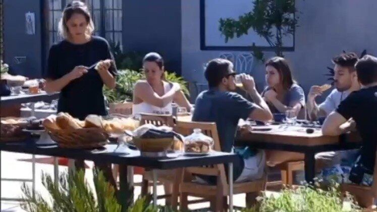 Após permanecerem como Casal Power pela segunda semana seguida, Letícia e Marlon ganharam um café da manhã colonial e puderam escolher outros dois casais para acompanhá-los. Aritana e Paulo, e Thaís e Douglas foram os escolhidos para participar do banquete