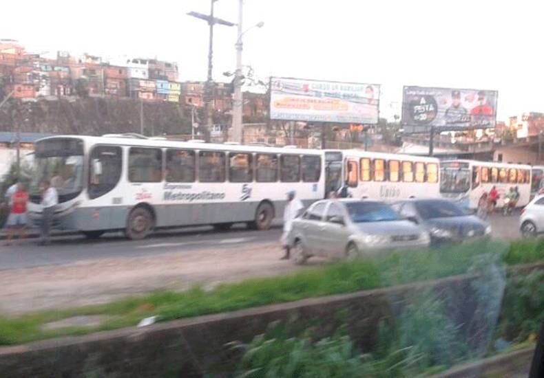 Motoristas também abandonaram os veículos na região da Sete Portas