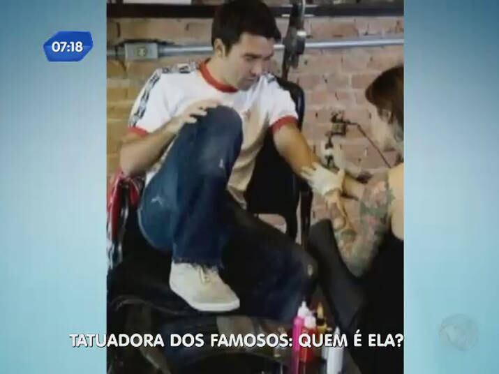 Ex-jogador de futebol, Deco visitou Akemi no ano passado para tatuar um dos seus braços

+ Clique aqui e conheça muito mais do trabalho de Akemi Tadeshi!