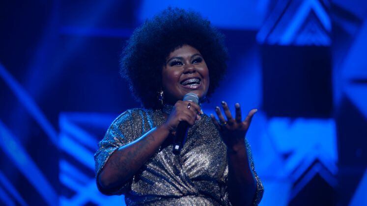 Nethynha Bardo, que veio de Maruim (SE) para o palco do Canta Comigo 3, levantou os 100 jurados com sua interpretação da música Boate Azul, um clássico do sertanejo