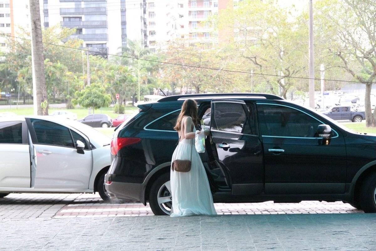 Bruna Marquezine em passeio no shopping, no Rio de Janeiro, nesta quinta-feira (4)