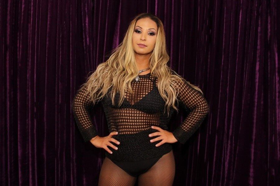 Valesca também posou para os fotógrafos e estava deslumbrante com um figurino todo transparente