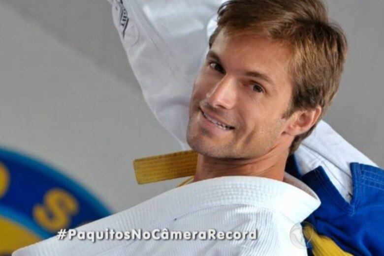 Cláudio Heinrich trabalhou por muitos anos como ator. Mas no
ano passado resolveu mudar, virou professor de jiu-jitsu. Hoje com 40 anos o ex-paquito
ainda tem o jeitinho do jovem selecionado por Xuxa 

+ Veja curiosidades sobre as paquitas e os paquitos 

