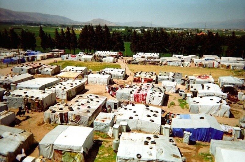 A chanceler alemã, Angela Merkel, exigiu solidariedade dos
países europeus para combater a crise dos refugiados. Angela Merkel
disse que a Alemanha é um país aberto ao acolhimento de pessoas que
precisam de ajuda, mas que “outros países europeus também devem
acolhê-los”