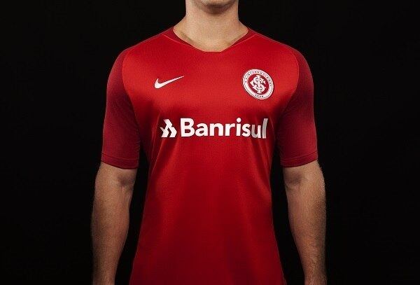 O Internacional apresentou sua nova camisa principal para a temporada de 2018.

Confira as fotos do novo uniforme colorado
