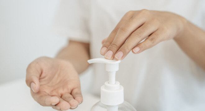 Sua queima é menos vigorosa que a versão líquida, mas é preciso tomar cuidado