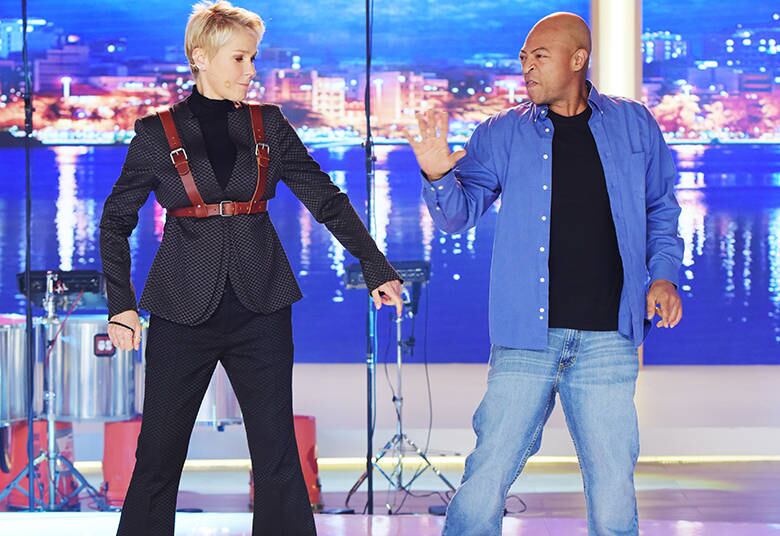 Xuxa também vai receber dicas de dança do coreógrafo dos shows de Jackson,
LaVelle Smith