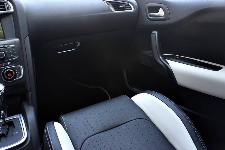 Passageiro dianteiro tem bom espaço para as pernas, ombros e cabeça

Luiz Betti/R7
