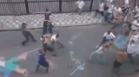 Torcedores usam barras de ferro e pedaços de madeira na briga