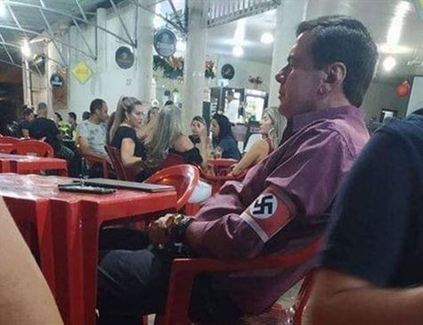 Ele foi indiciado por discriminação racial, crime com pena prevista de dois a cinco anos de prisão e multa