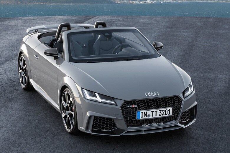 Para a versão conversível, a capota pode ser rebatida por meio de um botão em até 50 km/h