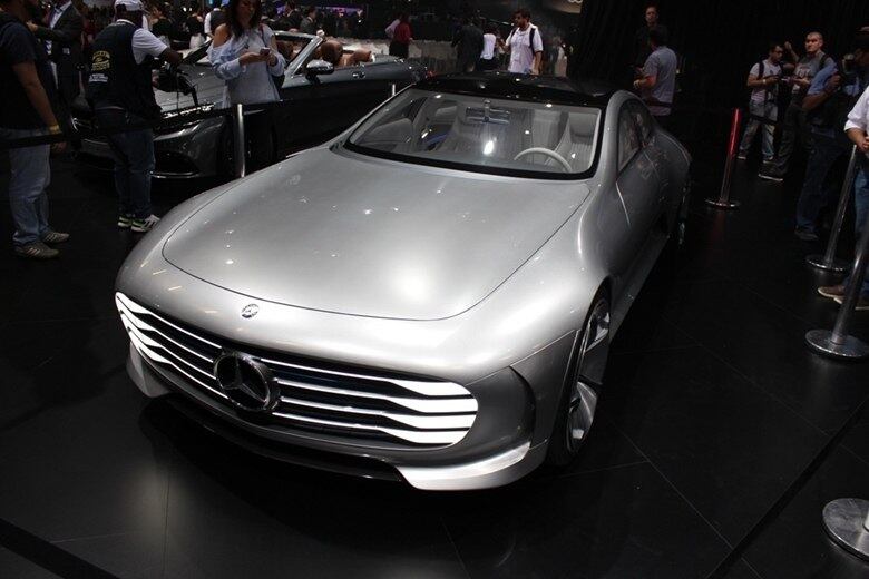 Mercedes-Benz  Concept IAA - Com um design totalmente futurista, sua carroceria se molda de acordo com a velocidade para melhorar a aerodinâmica, cujo coeficiente aerodinâmico vai de 0,25 para 0,19 cx