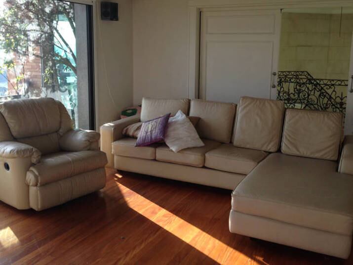 Apesar da escada, há também na propriedade um elevador para
carregar pessoas e mercadorias dentro do apartamento
