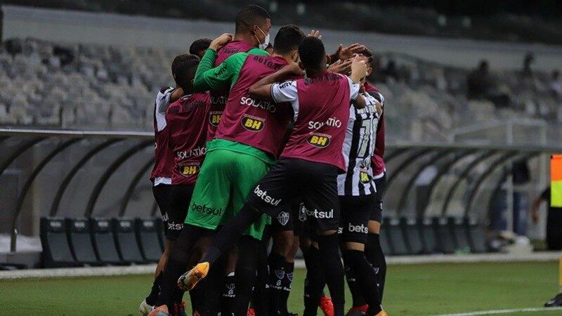 2º colocado - Atlético-MG (43 pontos) – 24 jogos / 10.5% de chances de título; 87.3% para vaga na Libertadores (G6); 0.00% de chance de rebaixamento.