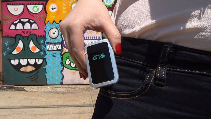 Um isqueiro que se conecta à internet promete acabar com o vício em cigarro. O projeto, chamado de Quitbit, foi colocado no site de crowdfunding Kickstarter e segue os mesmos princípios de aparelhos fitness