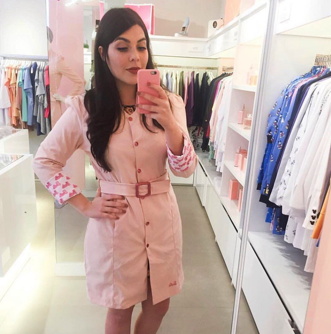 A odontologista Sabriny Hertel apostou no modelo "Barbie Fever"