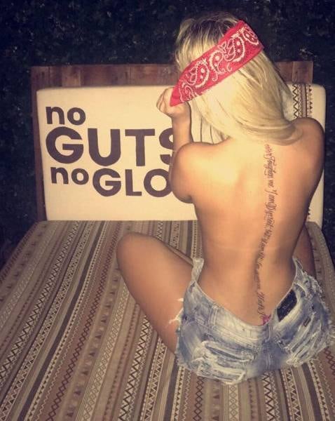 Ela gosta de postar fotos bem ousadas nas redes sociais