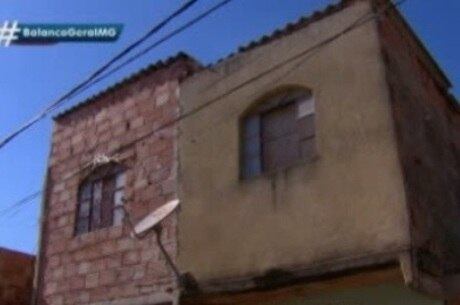 Criminosos invadiram a casa para atirar nas vítimas
