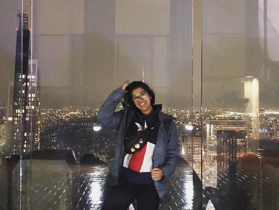 A pandemia da doença Covid-19 causada pelo coronavírus afeta estudantes brasileiros em intercâmbio. Com o fechamento de fronteiras e suspensão de aulas, muitos jovens estão adiando o sonho de estudar fora, voltando antes do planejado ou simplesmente estudando online. As agências de intercâmbio devem dar suporte aos alunos e seguir as recomendações de cada país