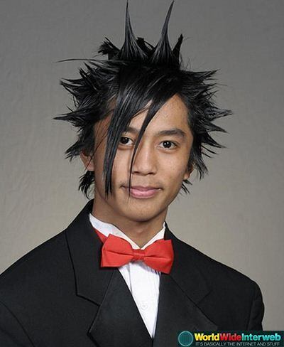 A gente não pode deixar de admirar um cara que matou três potes de gel pra cabelo e saiu como asterisco no álbum de formatura