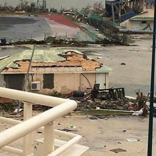 Saint Martin foi uma das que mais ficou devastada pela tormenta. Quase um terço dos prédios no lado holandês foram destruídos. Mais de 90% deles foram danificados pelo furacão Irma, de acordo com a Cruz Vermelha.

O presidente do território da ilha, Daniel Gibbs, afirma que, neste momento, já entrou em ação a segunda fase da reconstrução, que é limpeza dos escombros, detritos, distribuição de água, comida e reabilitação das redes de água, saneamento básico e eletricidade
