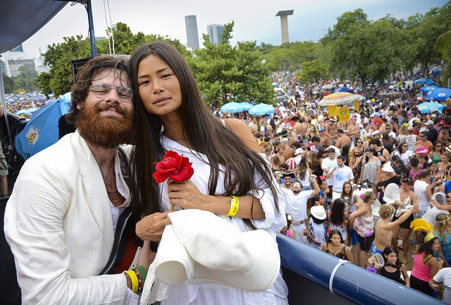 Na segunda(16), o Bloco Sargento Pimenta que homenageia os Beatles faz seu desfile às 15h no Aterro do Flamengo, entre o MAM e Marina da Glória. O Balança Meu Catete desfila na rua do Catete com Buarque de Macedo, às 17h. O bloco Corre Atrás desfila às 9h no Leblon, na zona sul do Rio, na rua
dias ferreira entre a rua General Urquiza e avenida Bartolomeu Mitre