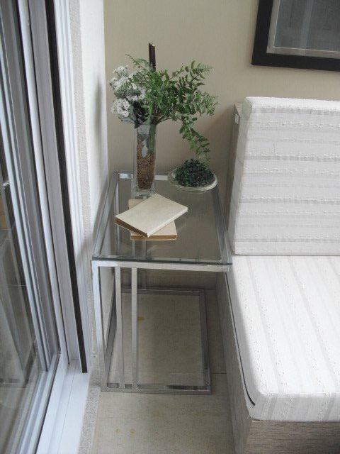 Em
um leilão online, os compradores se cadastram no site e fazem os seus lances. O
valor final do produto desejado fica em aberto até o dia e hora estipulados
pelos vendedores.
Para esta mesa de canto, usada na decoração de um empreendimento da construtora
Gafisa, o lance inicial sai por R$ 53