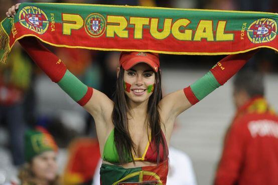 Com esta gata na torcida, até dá para torcer pelos Lusos...