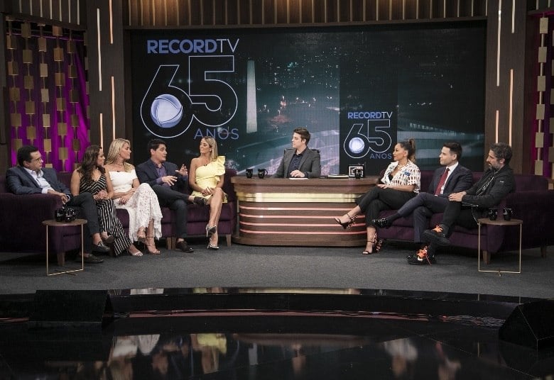 No talk show, Marcos Mion, Luiz Bacci, Sabrina Sato, Ticiane Pinheiro, César Filho, Geraldo Luís, Ana Hickmann e Renata Alves falam sobre alguns dos momentos mais marcantes que vivenciaram na estação televisiva