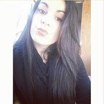 Câmeras
de monitoramento mostram o exato momento em que o homem puxa a menina pelo
braço e abraça ela à força. Depois disso, ela não foi mais vista