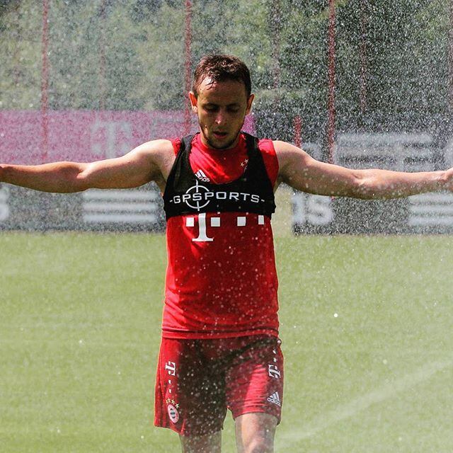 Sendo assim, mesmo com 29 anos de idade, Rafinha pode muito bem defender a seleção de outro país, neste caso a da Alemanha, já que não participou de nenhum evento organizados pela FIFA atuando pelo Brasil

Assista aos programas da Record na íntegra no R7 Play