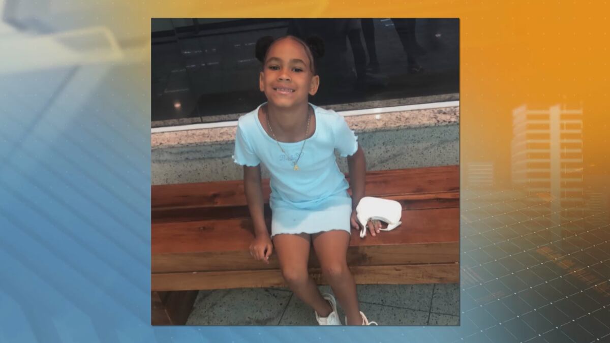 Três pessoas são procuradas pela polícia suspeitas do crime: dois homens e uma adolescente